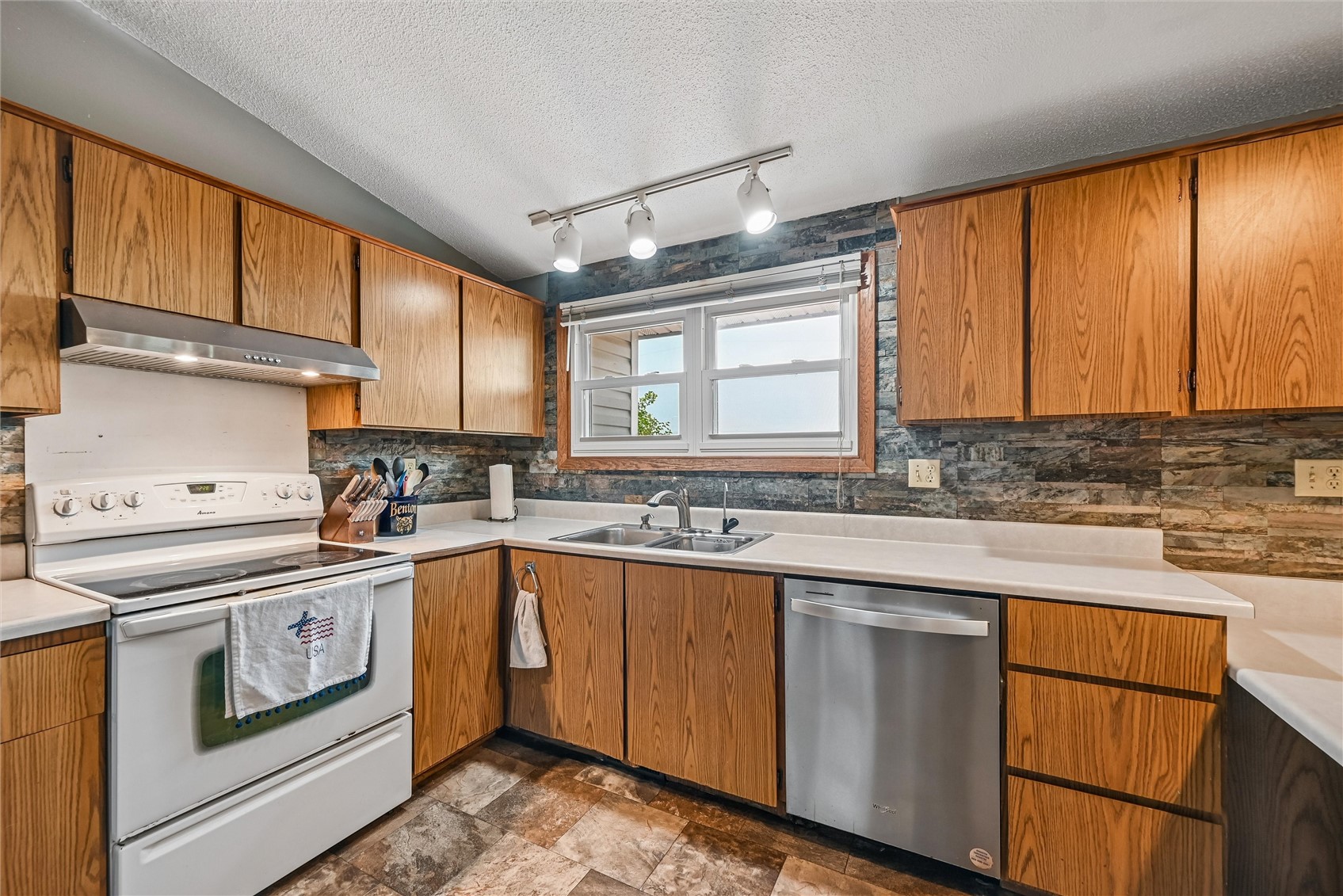 101 Walnut Street Van Horne IA 52346