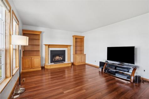 4300 Woodsonia Court NW Cedar Rapids IA 52405