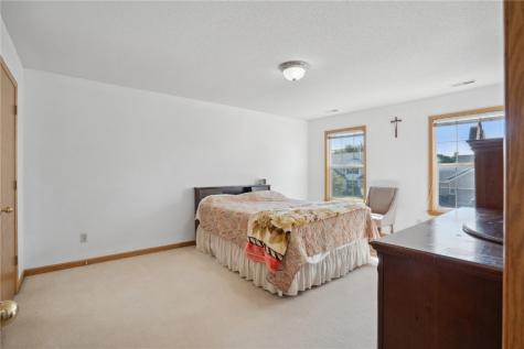 4300 Woodsonia Court NW Cedar Rapids IA 52405