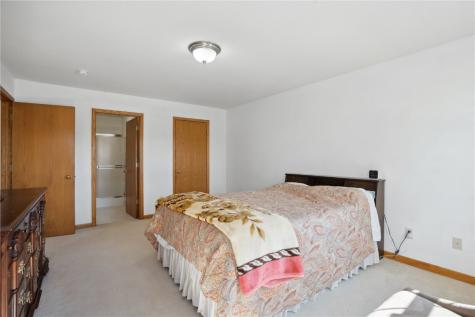 4300 Woodsonia Court NW Cedar Rapids IA 52405