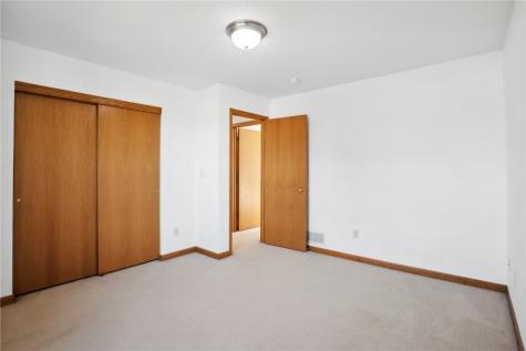 4300 Woodsonia Court NW Cedar Rapids IA 52405