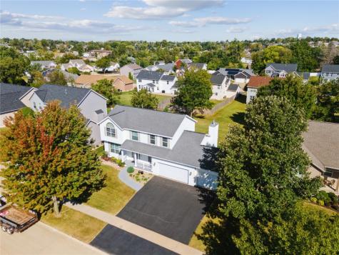 4300 Woodsonia Court NW Cedar Rapids IA 52405