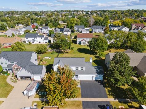 4300 Woodsonia Court NW Cedar Rapids IA 52405