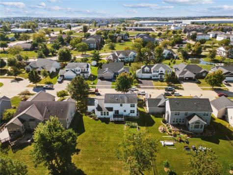 4300 Woodsonia Court NW Cedar Rapids IA 52405