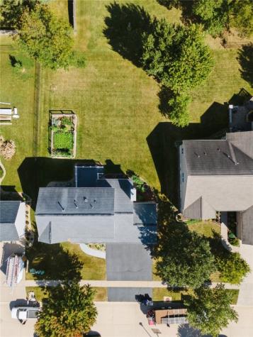 4300 Woodsonia Court NW Cedar Rapids IA 52405
