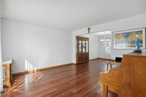 4300 Woodsonia Court NW Cedar Rapids IA 52405