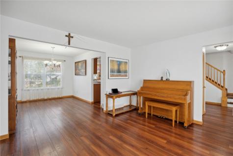 4300 Woodsonia Court NW Cedar Rapids IA 52405
