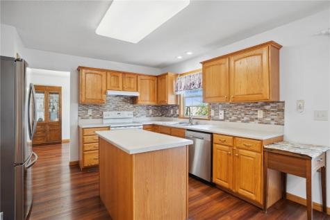 4300 Woodsonia Court NW Cedar Rapids IA 52405