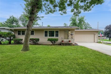4524 Fairlane Drive NE Cedar Rapids IA 52402