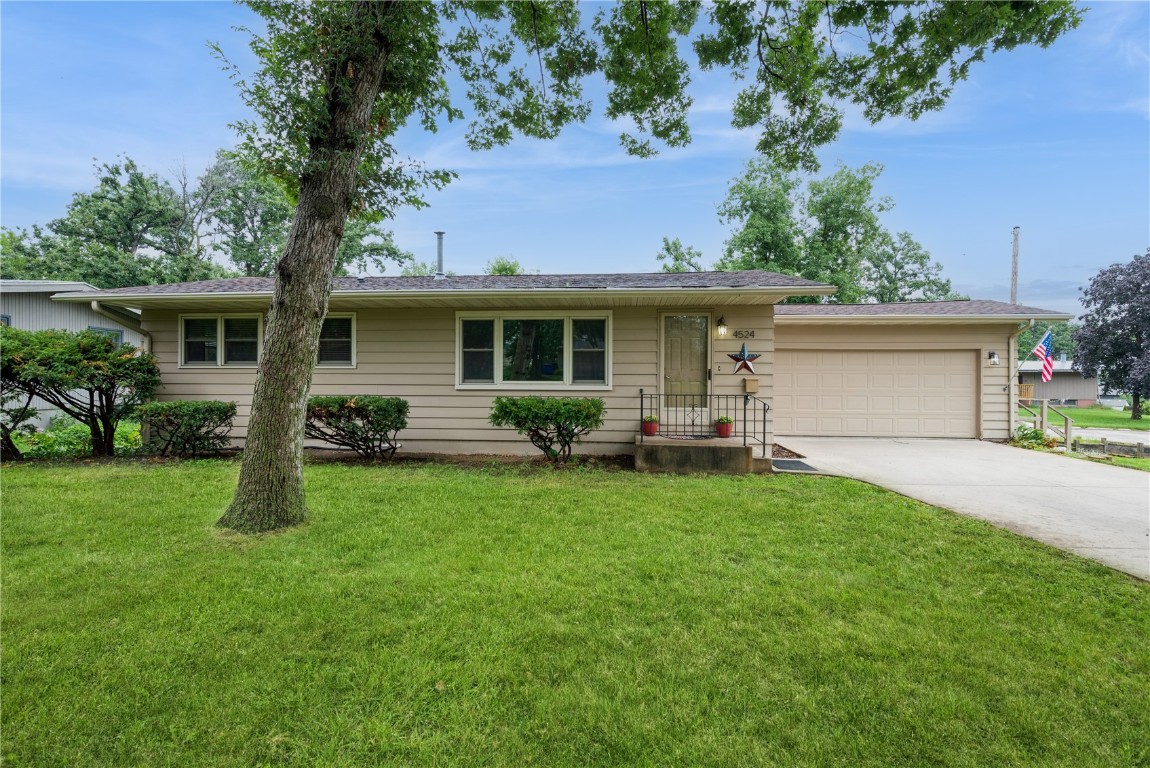 4524 Fairlane Drive NE Cedar Rapids IA 52402