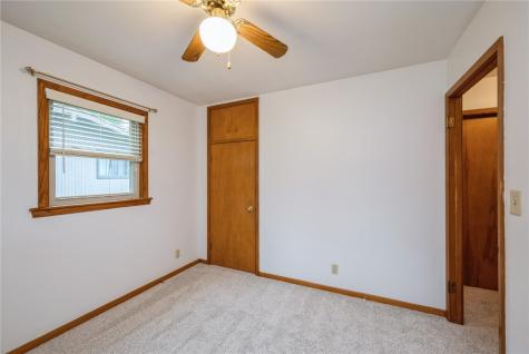 4524 Fairlane Drive NE Cedar Rapids IA 52402