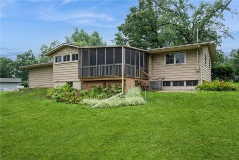 4524 Fairlane Drive NE Cedar Rapids IA 52402