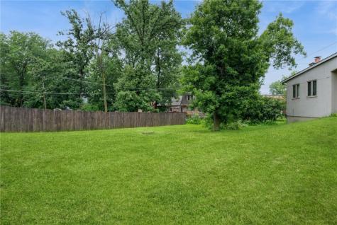 4524 Fairlane Drive NE Cedar Rapids IA 52402