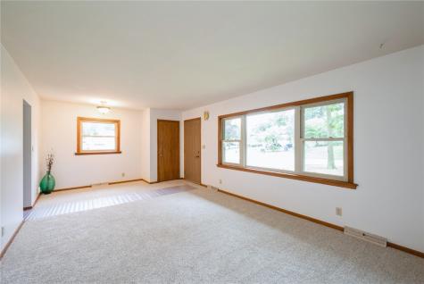 4524 Fairlane Drive NE Cedar Rapids IA 52402