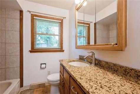 4524 Fairlane Drive NE Cedar Rapids IA 52402