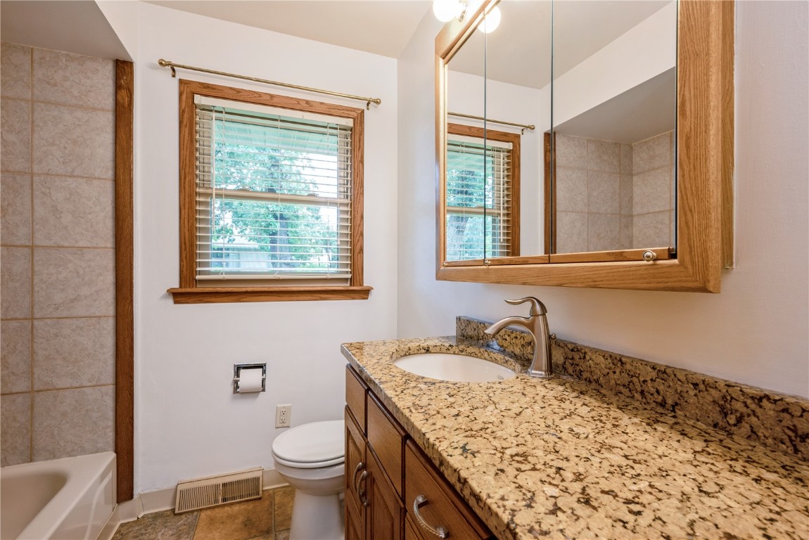 4524 Fairlane Drive NE Cedar Rapids IA 52402