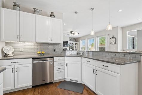 2470 Wolf Run Hiawatha IA 52233