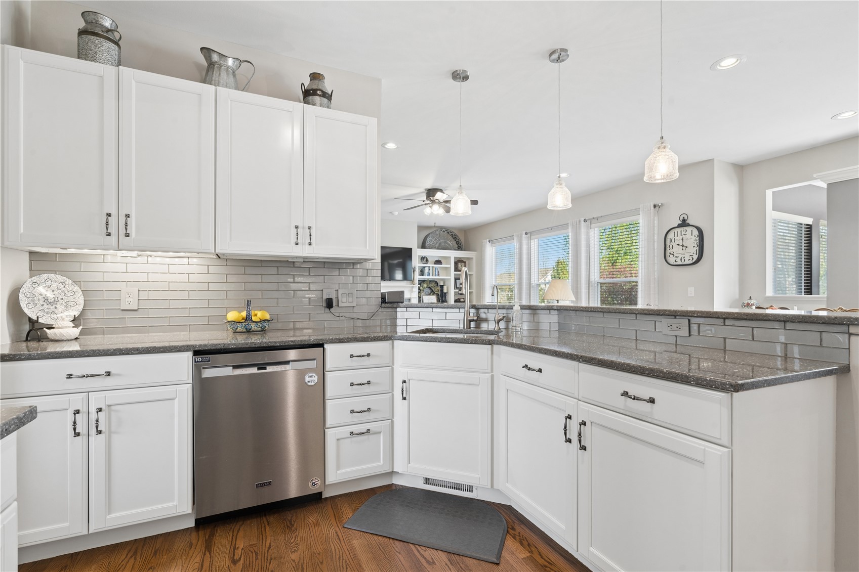 2470 Wolf Run Hiawatha IA 52233