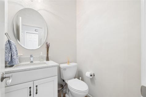 2470 Wolf Run Hiawatha IA 52233