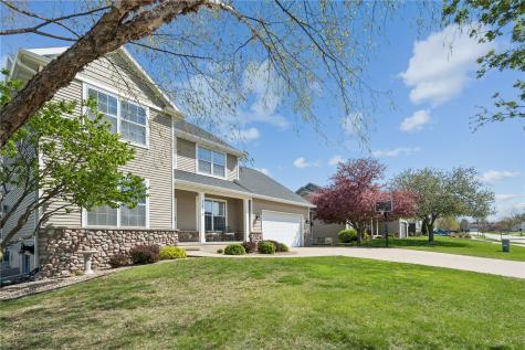 2470 Wolf Run Hiawatha IA 52233
