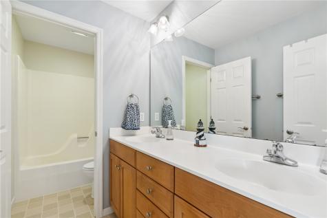 2470 Wolf Run Hiawatha IA 52233