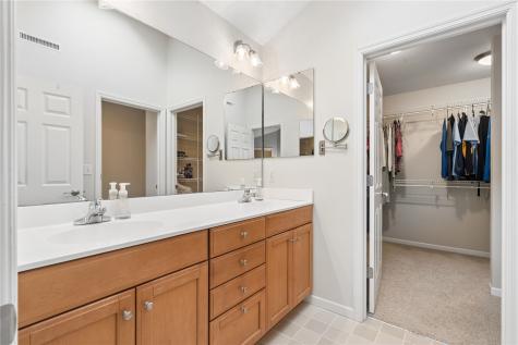 2470 Wolf Run Hiawatha IA 52233