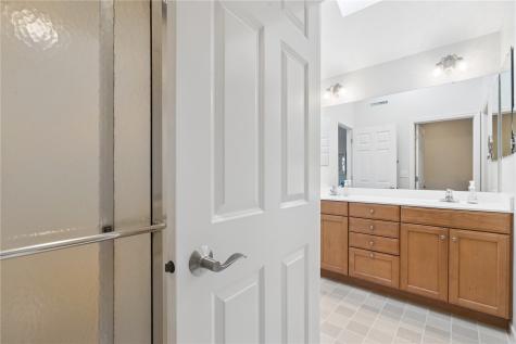 2470 Wolf Run Hiawatha IA 52233
