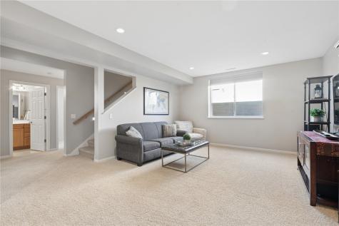 2470 Wolf Run Hiawatha IA 52233