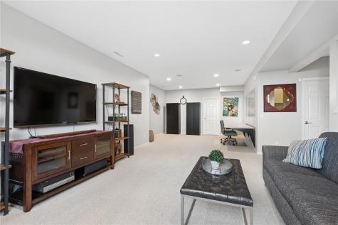2470 Wolf Run Hiawatha IA 52233