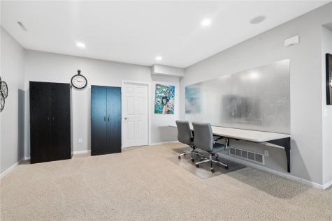 2470 Wolf Run Hiawatha IA 52233