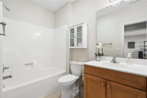 2470 Wolf Run Hiawatha IA 52233