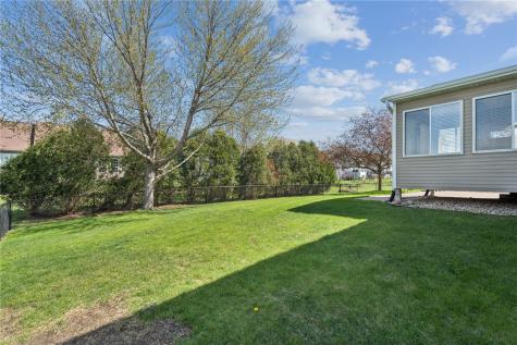 2470 Wolf Run Hiawatha IA 52233