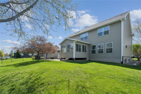 2470 Wolf Run Hiawatha IA 52233