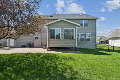2470 Wolf Run Hiawatha IA 52233