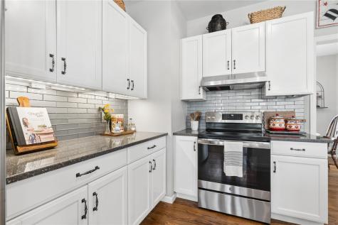 2470 Wolf Run Hiawatha IA 52233