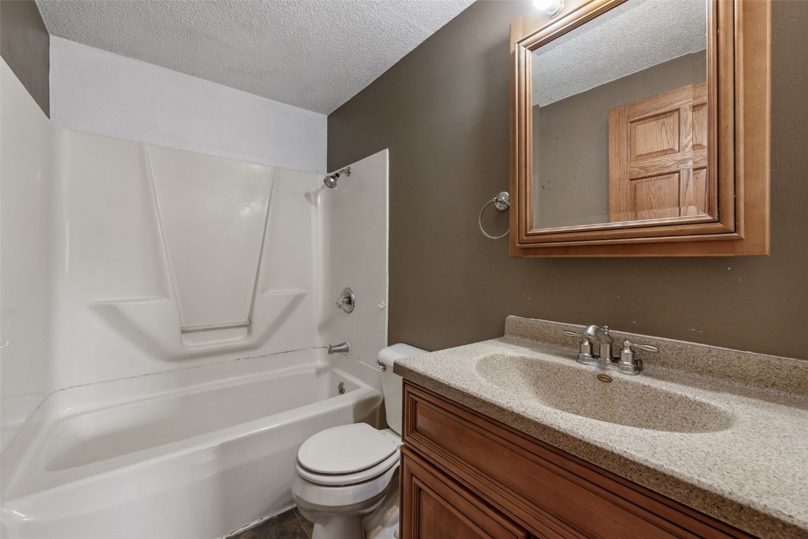 113 Walker Drive Manchester IA 52057