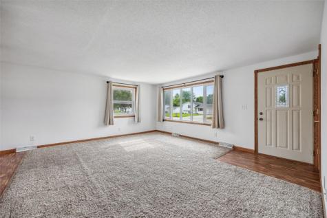 113 Walker Drive Manchester IA 52057