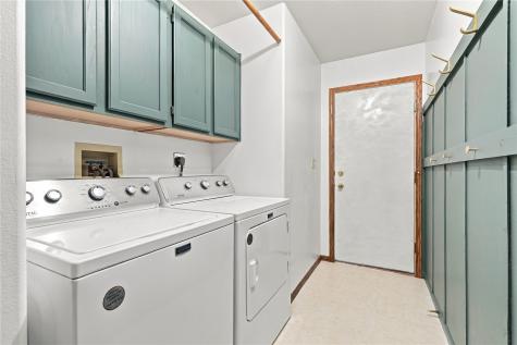 904 6th Avenue Coggon IA 52218