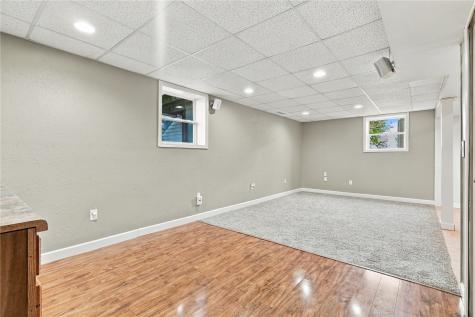 904 6th Avenue Coggon IA 52218