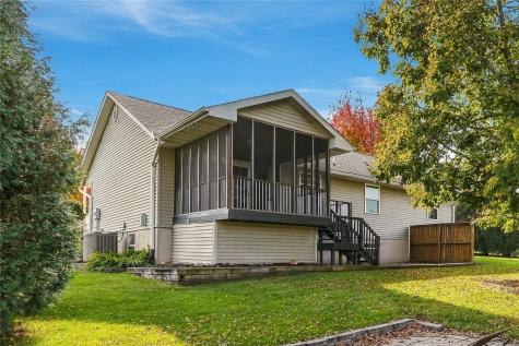 904 6th Avenue Coggon IA 52218