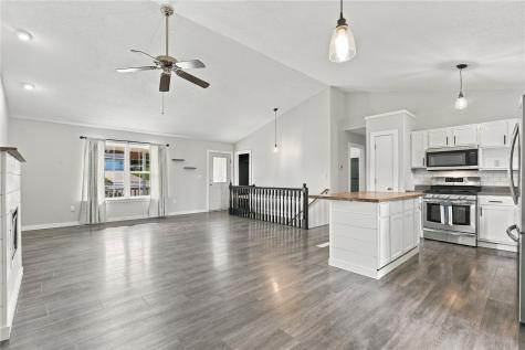 904 6th Avenue Coggon IA 52218