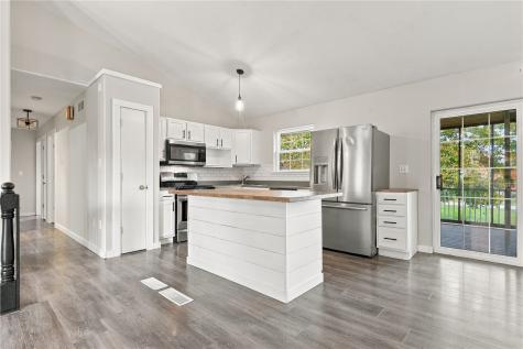 904 6th Avenue Coggon IA 52218