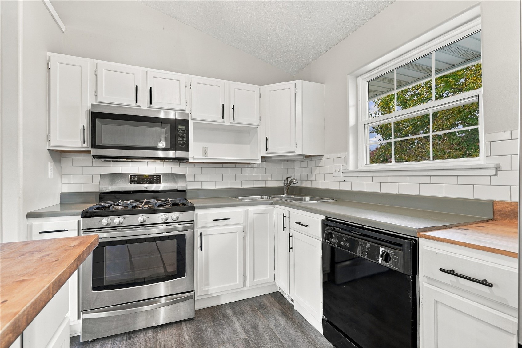 904 6th Avenue Coggon IA 52218
