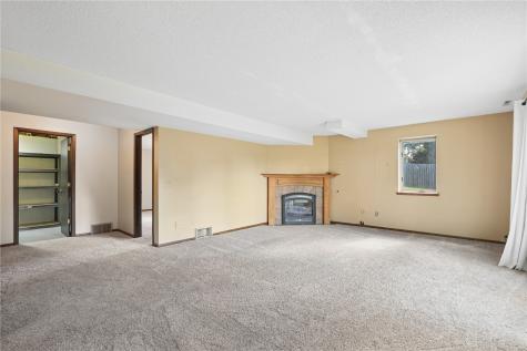 3009 Harvest Hill Road Cedar Rapids IA 52404
