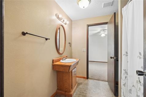 3009 Harvest Hill Road Cedar Rapids IA 52404