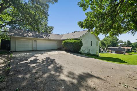3009 Harvest Hill Road Cedar Rapids IA 52404