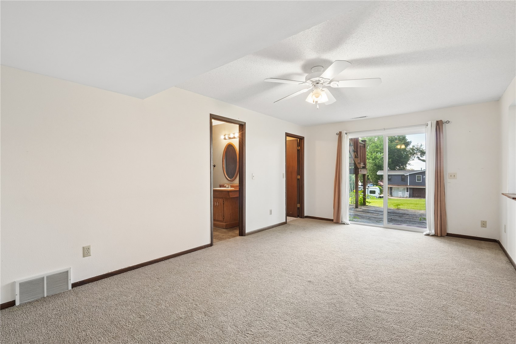 3009 Harvest Hill Road Cedar Rapids IA 52404