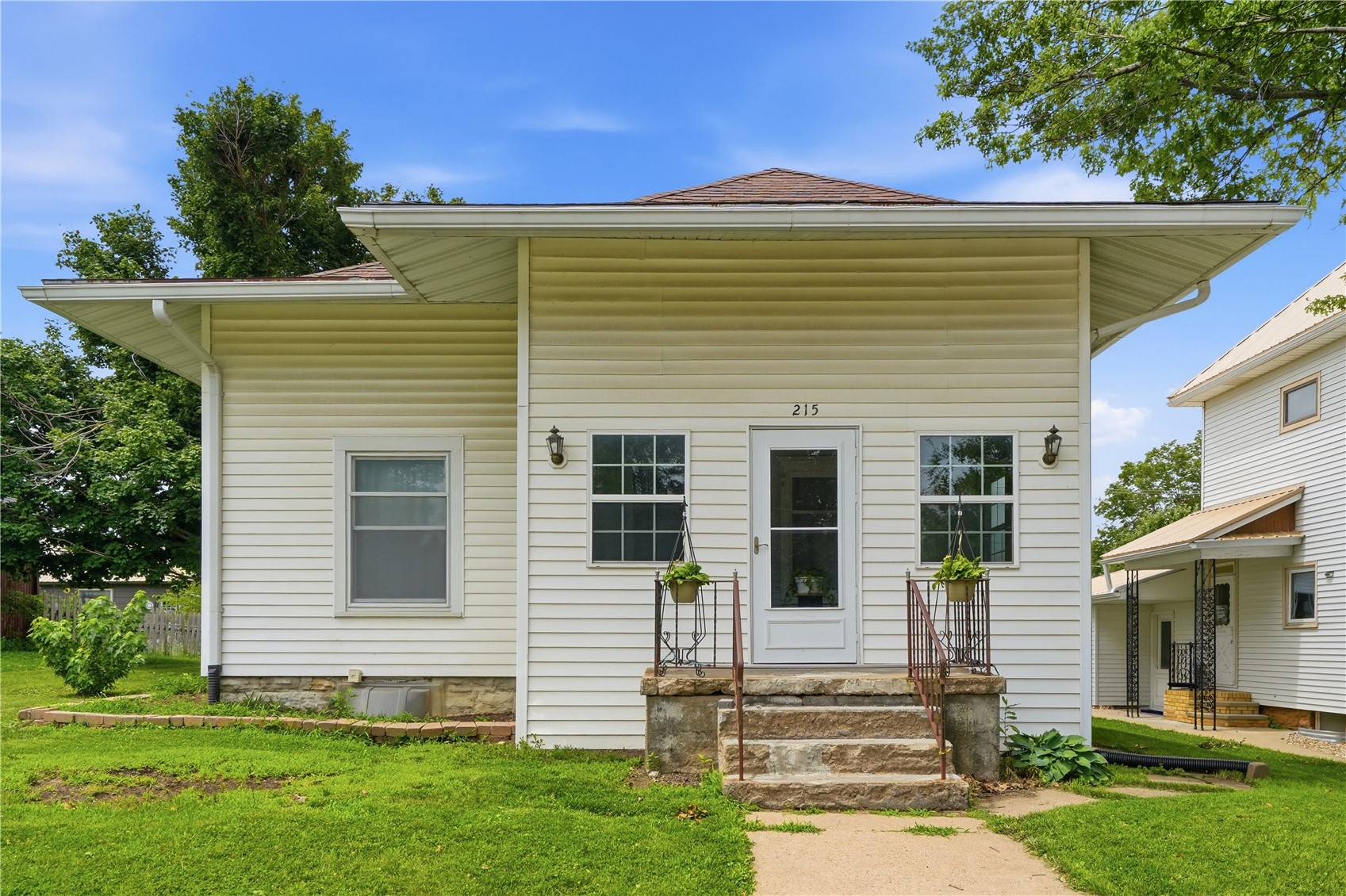 215 Main Street Newhall IA 52315