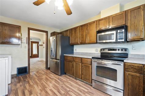 215 Main Street Newhall IA 52315