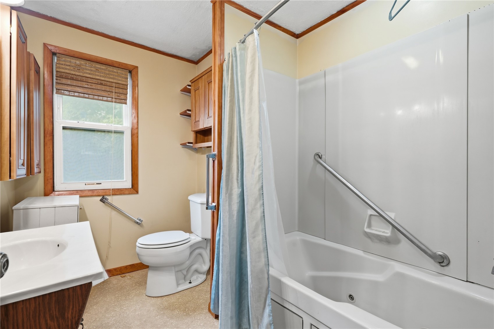 215 Main Street Newhall IA 52315